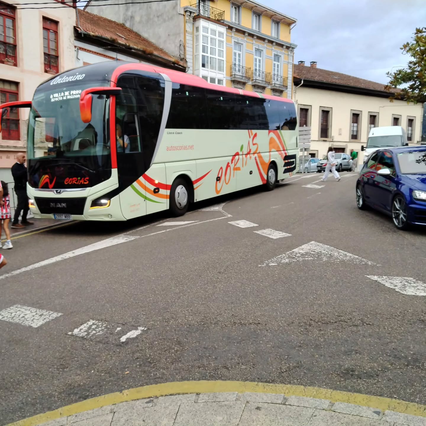 Segundo partido, cerca de 70 personas en ambos partidos. Dos buses de Corias. No se puede estar mas agradecidos a la gente. Puxa Sporting