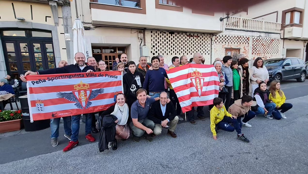 El pasado sábado, hemos celebrado la ya típica comida de Navidad de nuestra peña, lo hemos hecho en San Esteban y nos lo hemos pasado genial. Muchas gracias a todos los que habéis podido asistir y también a los que no. Ha sido un evento divertido donde hemos sorteado dos camisetas de nuestro equipo. También queremos dar las gracias a Tania y Rodri por lo bien que nos han dado de comer. Un abrazo a todos y #PuxaSporting