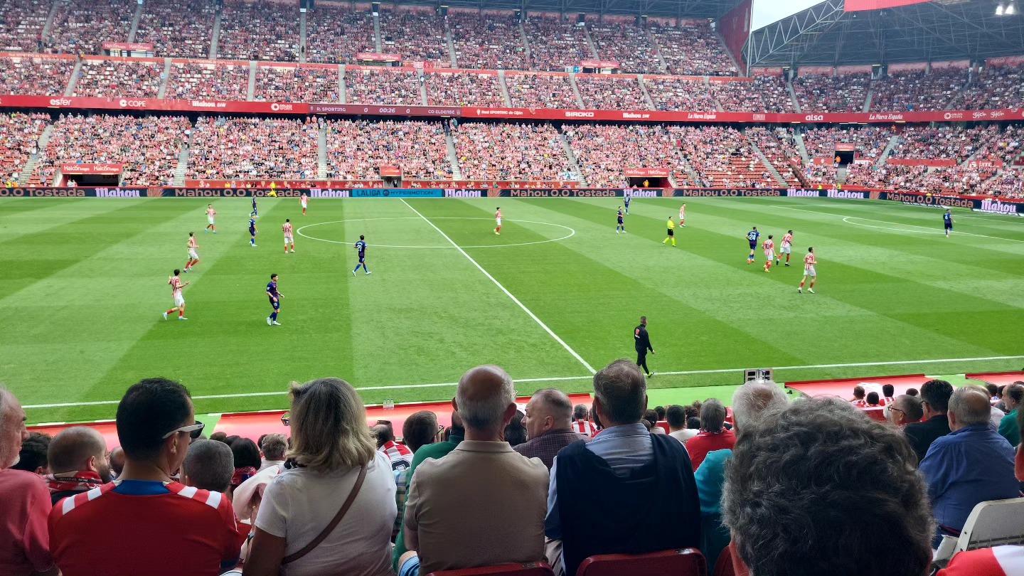 Cerca de 21.000 aficionados animando. No logramos pasar del empate. Queda mucho trabajo. Confianza