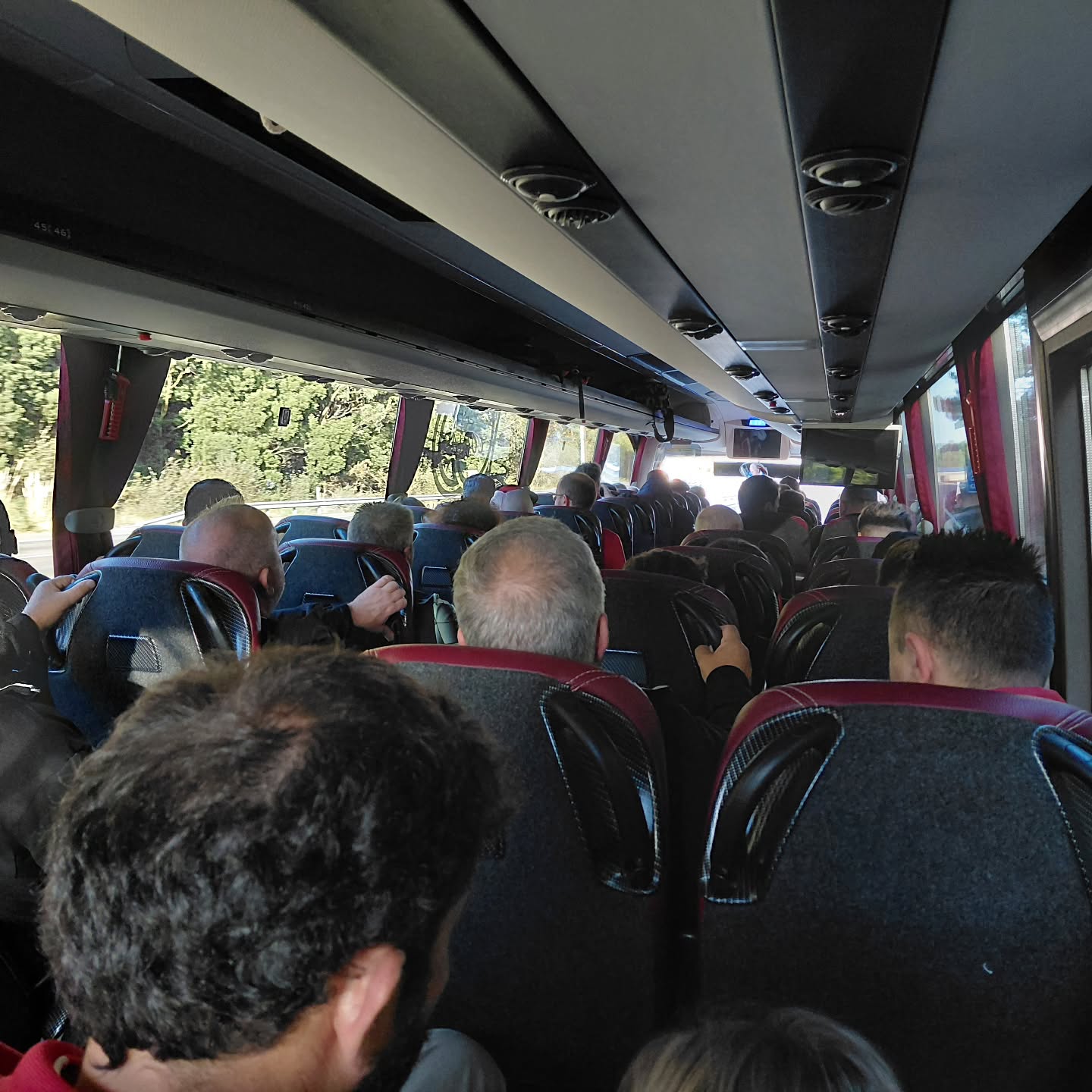 Otro viaje dos autobuses llenos. Somos una gran familia. Para lo bueno y lo malo. Gracias