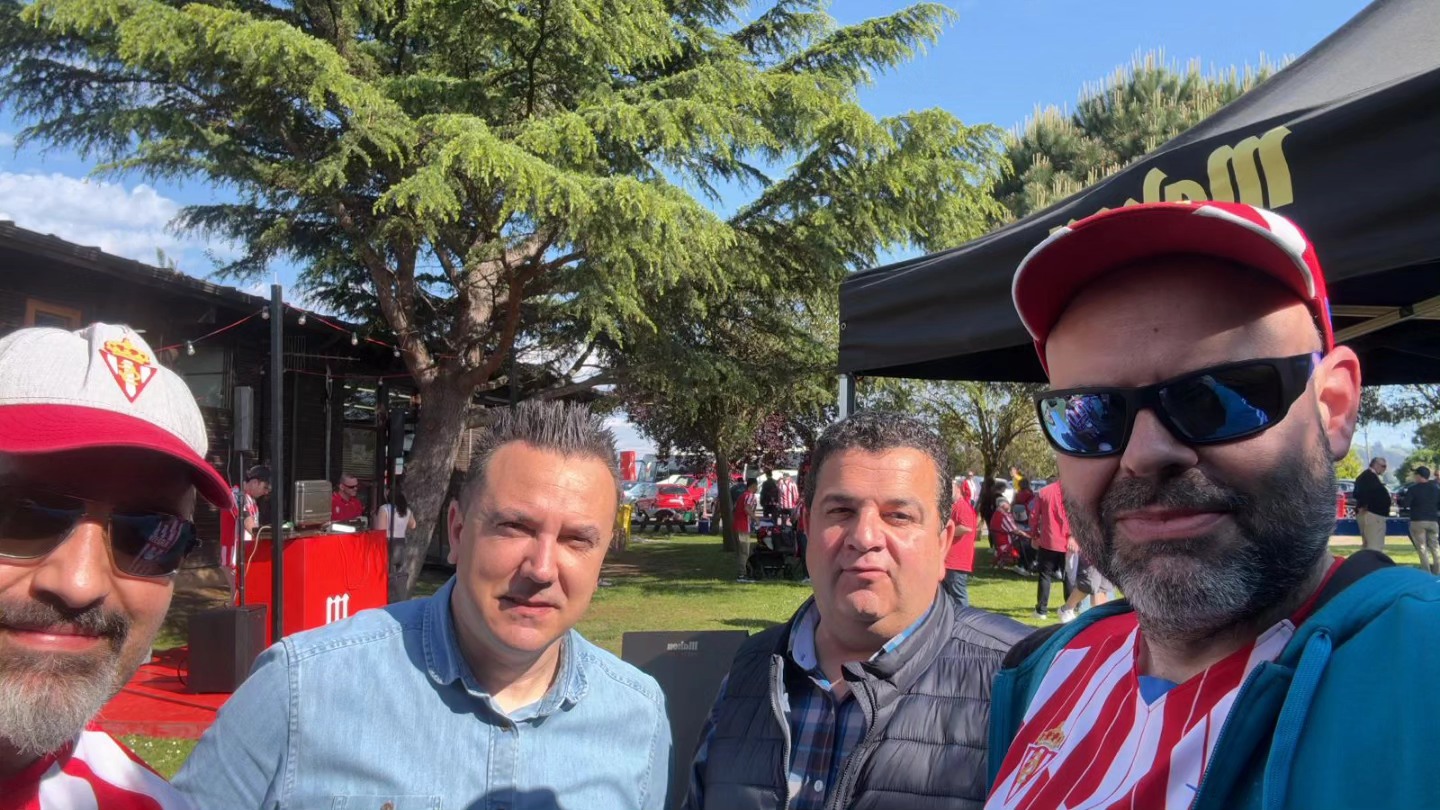 Aquí estamos en la fiesta del Sportinguismo en Mareo. Puxa Sporting