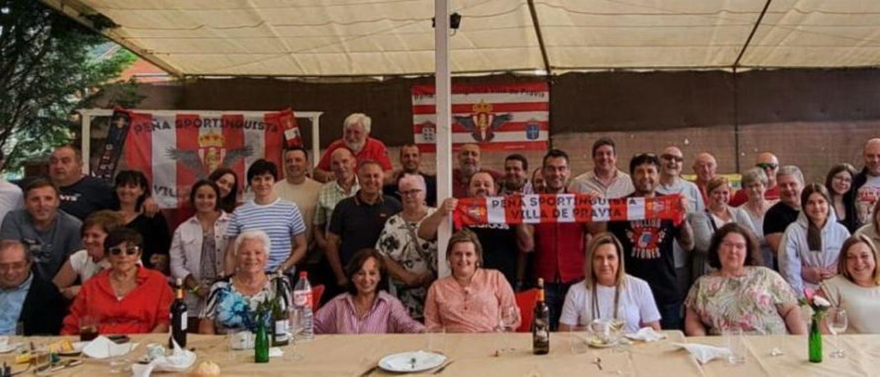 Multitudinaria comida de la peña sportinguista Villa de Pravia